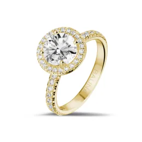 2.00 quilates Halo anillo solitario en oro amarillo con diamantes redondos 