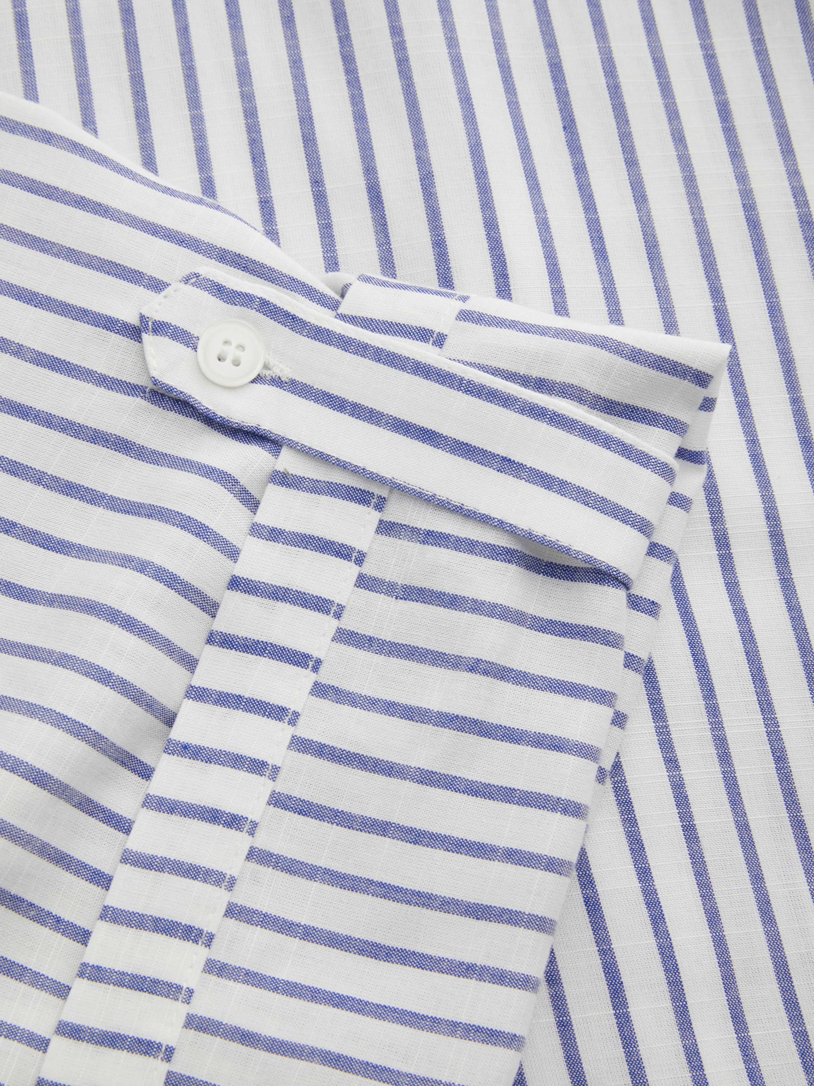 Camisa a rayas con cuello y manga media enrollable Curvy